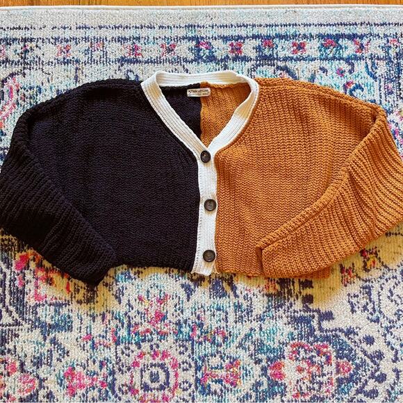 Made With Love Two-Toned Cropped Cardigan 🤎 - Picture 2 of 7